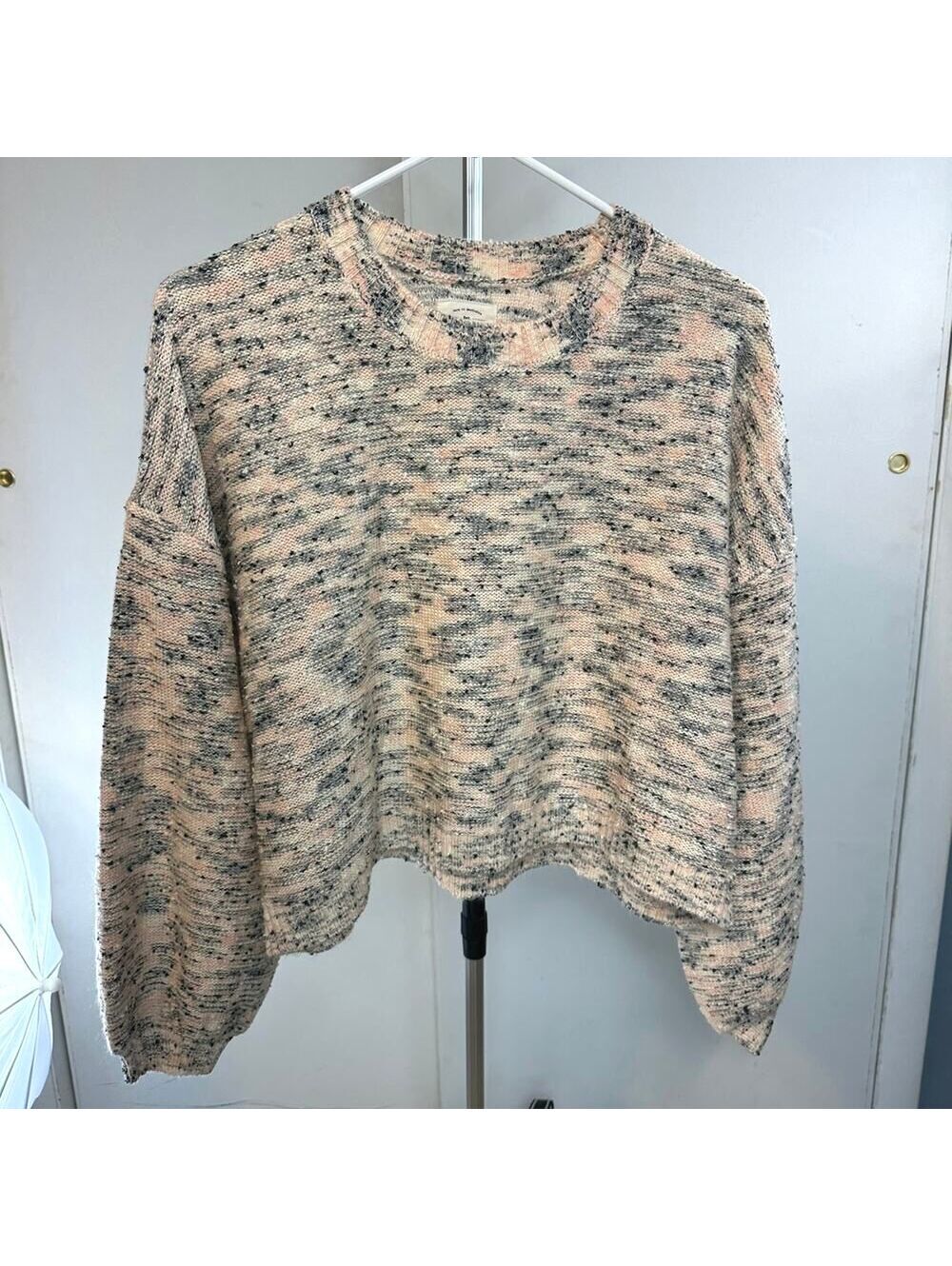 Medium Billabong cropped sweater Women’s nwot peach, grey..